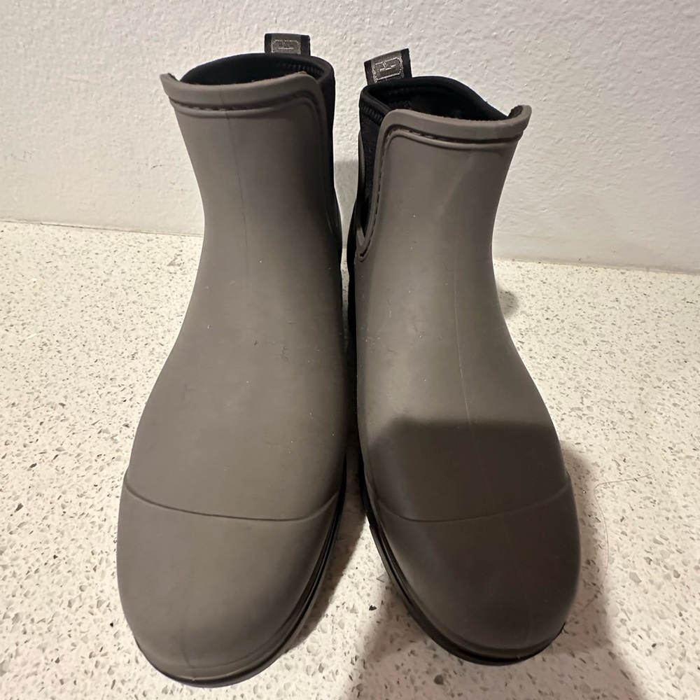 UGG - Picture 8 of 13